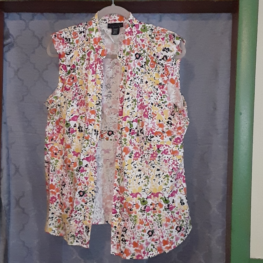 Sleeveless blouse